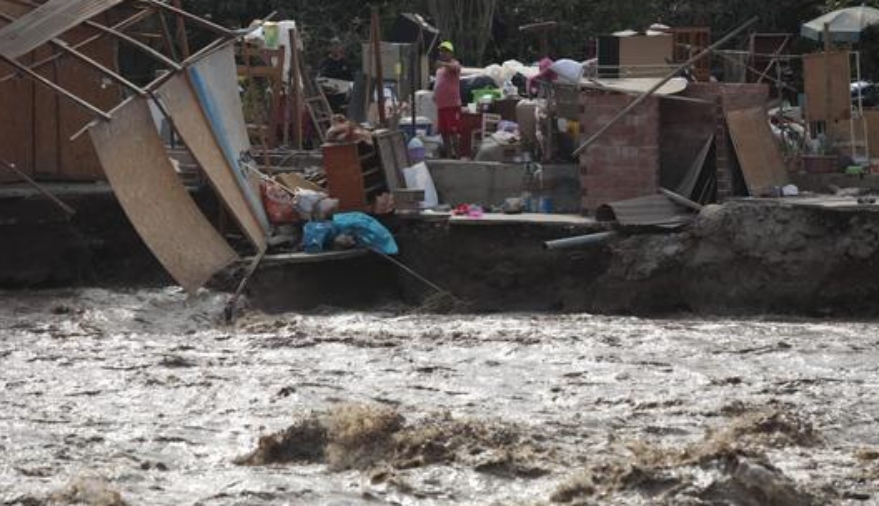 Perú se mantiene en alerta ante fuertes lluvias que han dejado 50 muertos