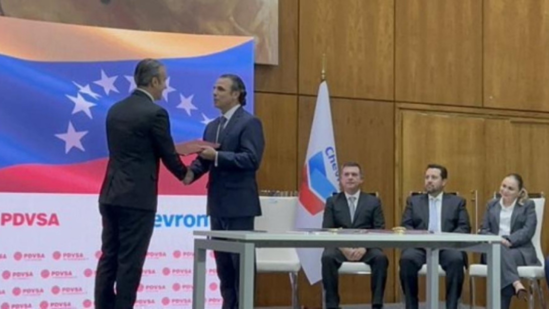Venezuela, Chevron firma formalmente contratos de petróleo en Caracas