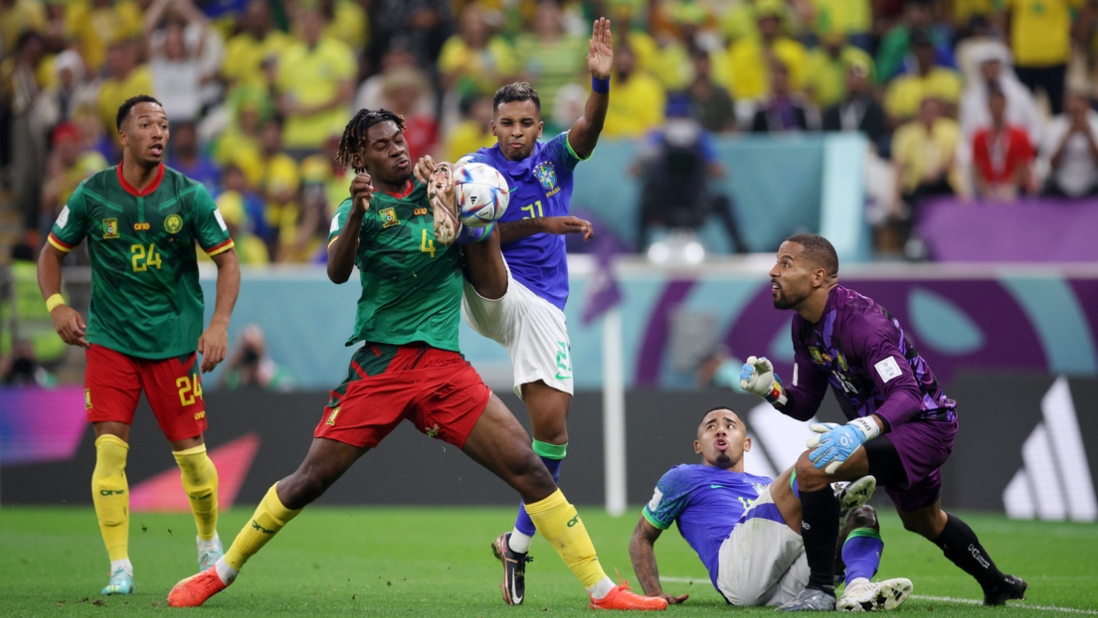 Brasil pierde 1-0 con Camerún pero termina líder del grupo G
