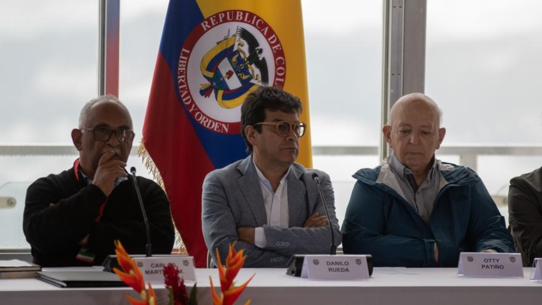 Colombia y el ELN invitan a campesinos a las negociaciones de paz en Caracas