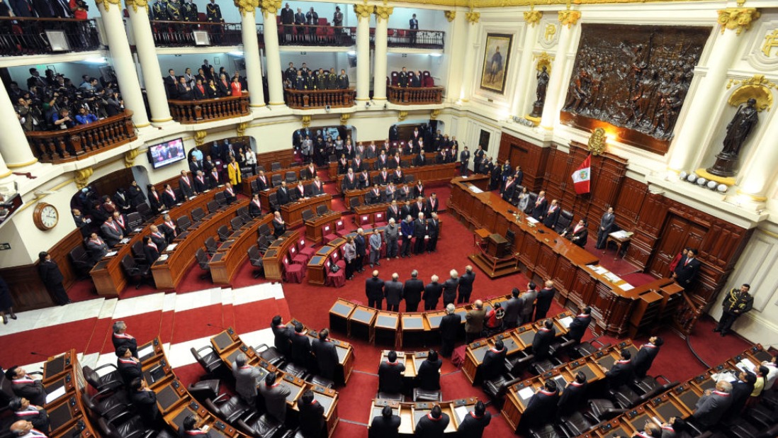 Ministros de Perú renuncian tras decisión de Pedro Castillo de disolver el Congreso