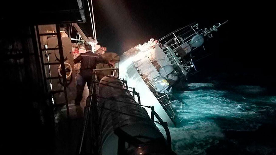 Barco de Marina de Tailandia naufraga y deja 33 desaparecidos