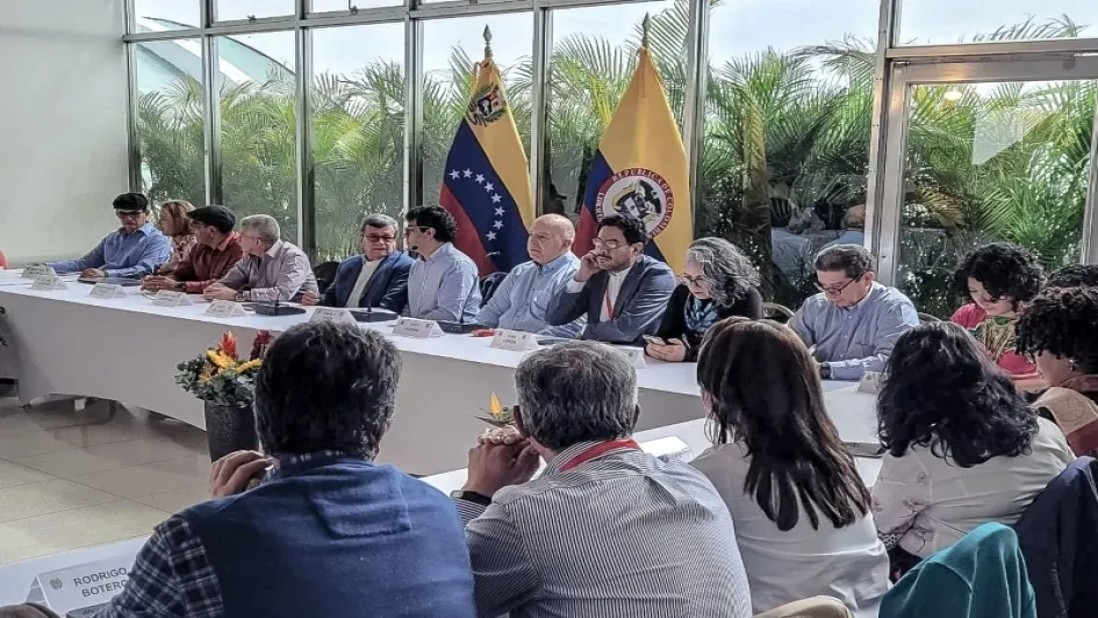 Gobierno colombiano y ELN vuelven a Venezuela en busca de una "paz ...