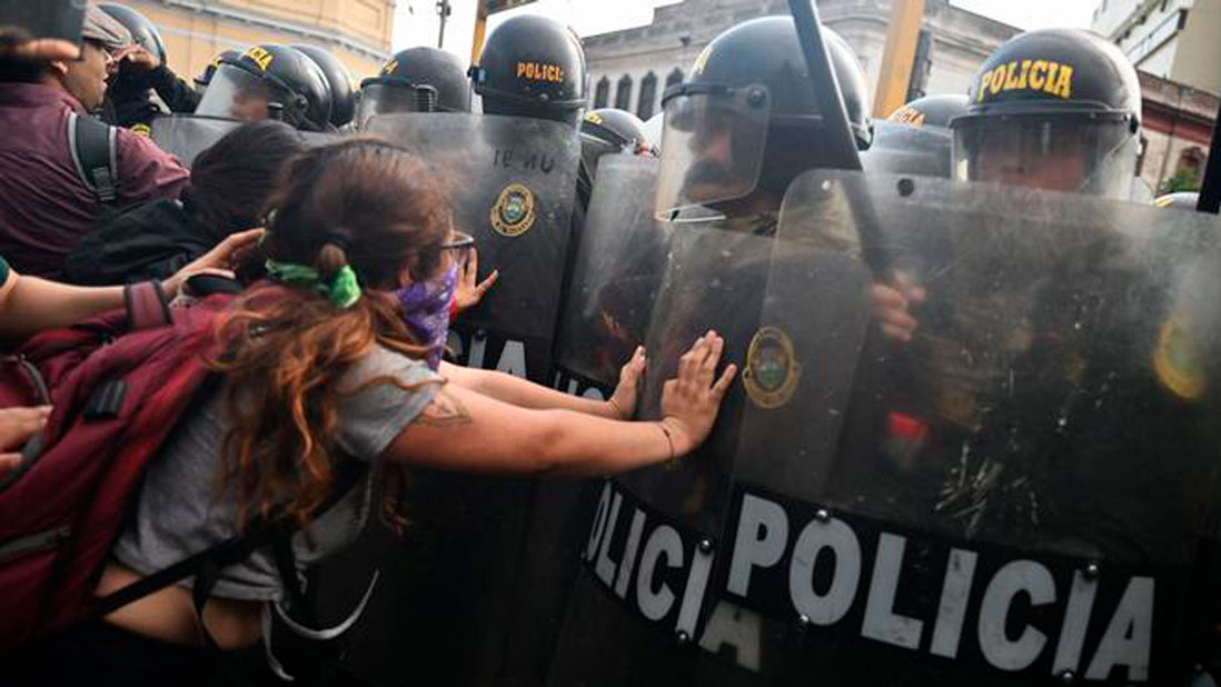 Perú. Manifestantes protestan en Campus de la Universidad San Marcos por la liberación de detenidos