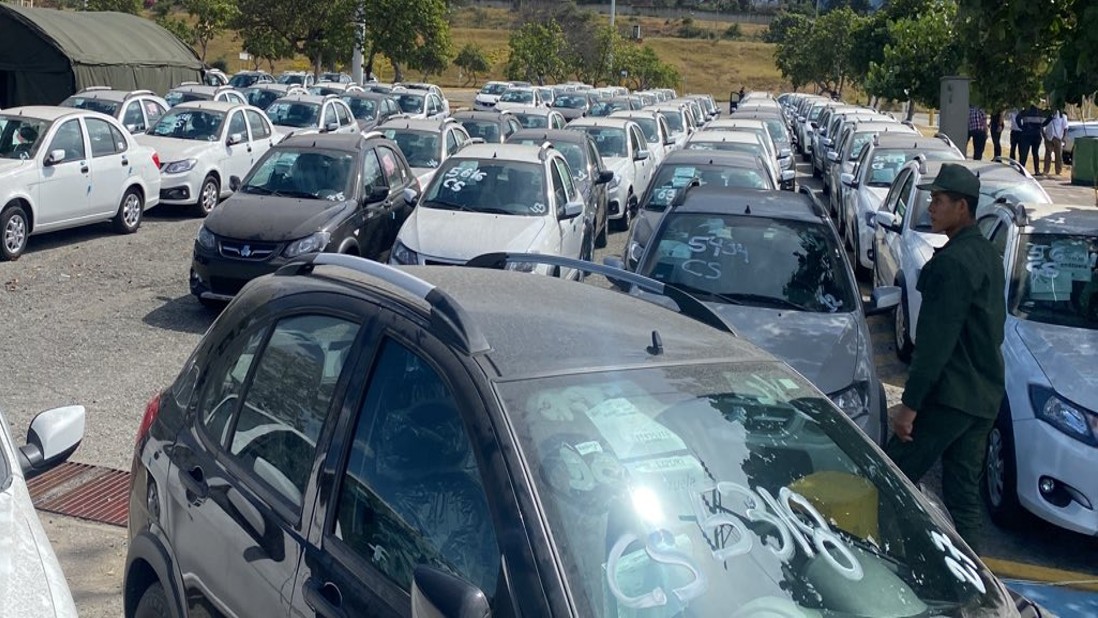 Primer lote de carros iraníes llegó el domingo al país