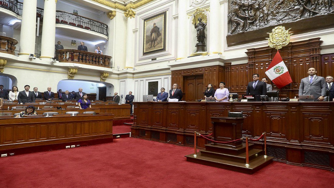 Presentan texto para adelantar elecciones en Congreso peruano