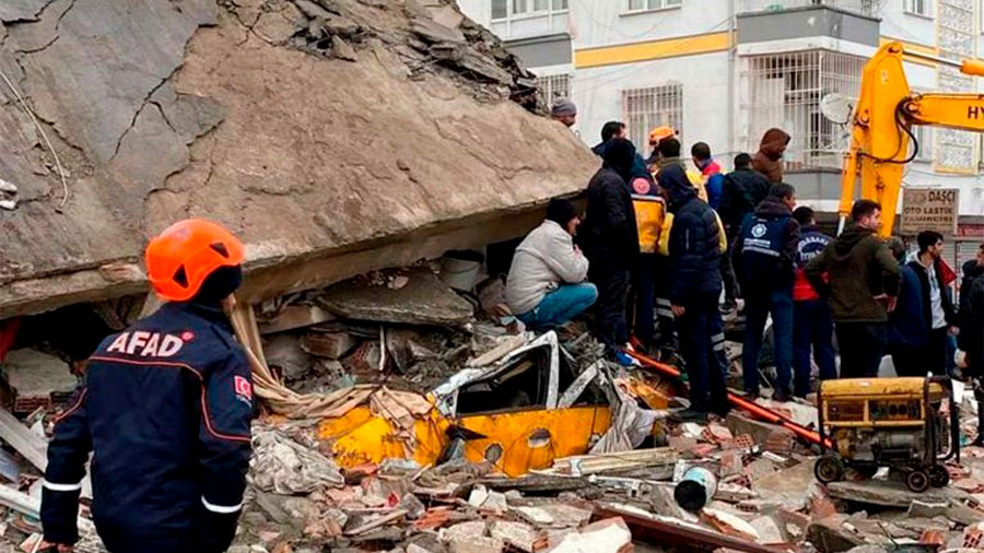 Turquía evacúa cientos de miles de personas tras el terremoto