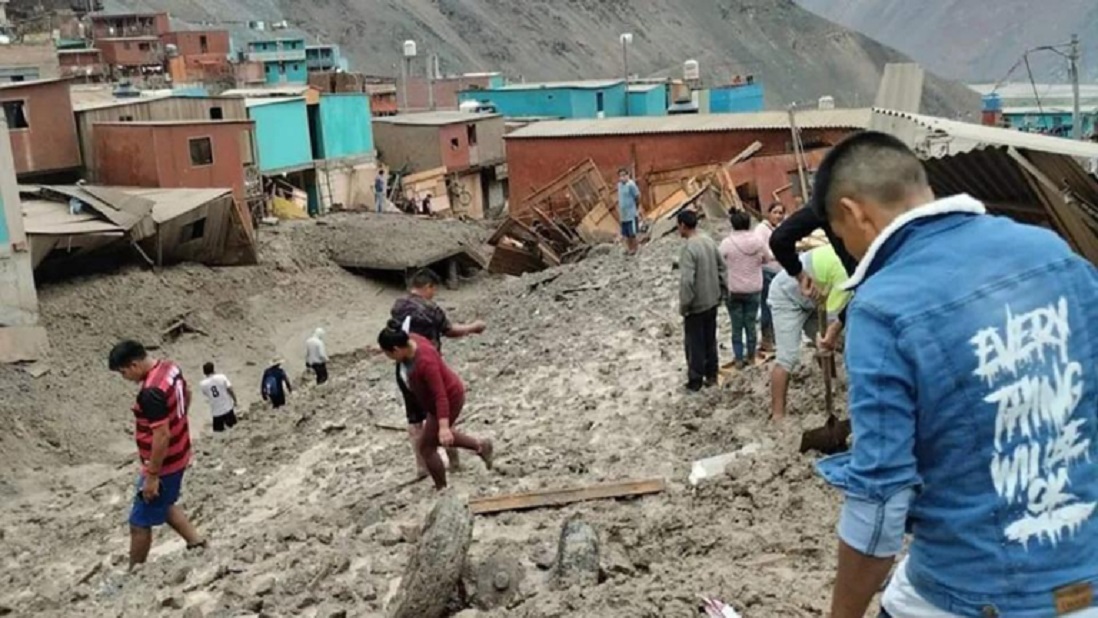 Cinco aldeas mineras de Perú quedan entre escombros por alud