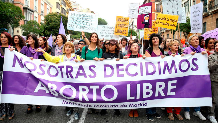 España aborto en centros públicos y libre desde los 16 años