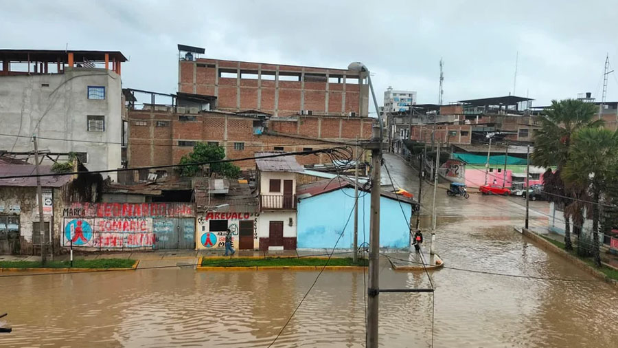 Casi 600 distritos de Perú están en riesgo alto por el ciclón 