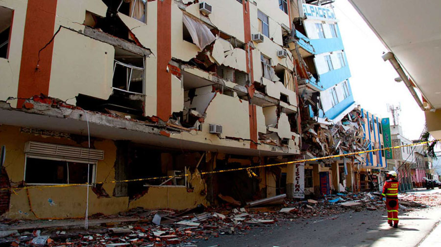 Ascienden a cuatro los fallecidos por el sismo de magnitud 6,5 en Ecuador