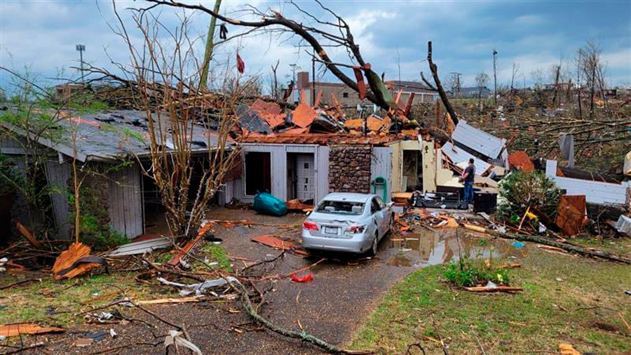 Un devastador tornado golpea Arkansas y ponen en alerta a otros estados
