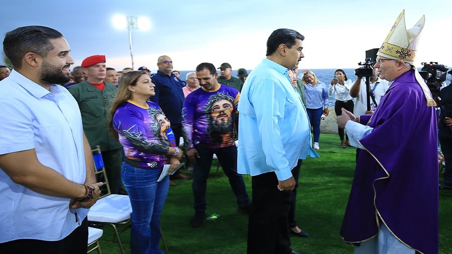 Presidente Maduro participa en eucaristía desde La Guaira como parte de