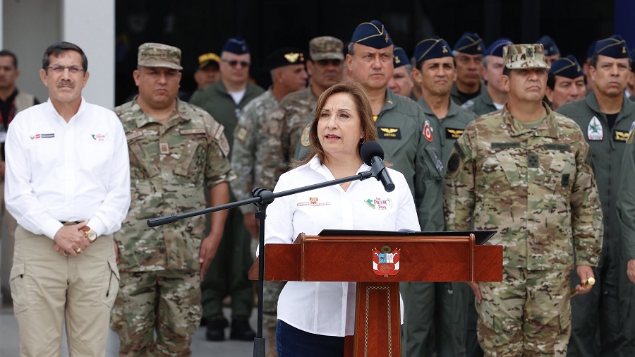 Boluarte se reúne con militares tras responsabilizar a las Fuerzas Armadas de muertes en protestas.j