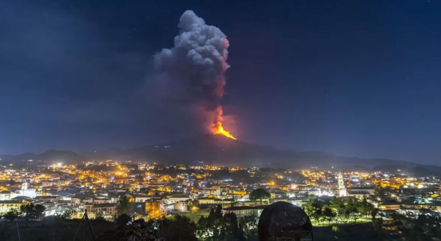 Alerta en Italia: Volcán del monte Etna entró en erupción