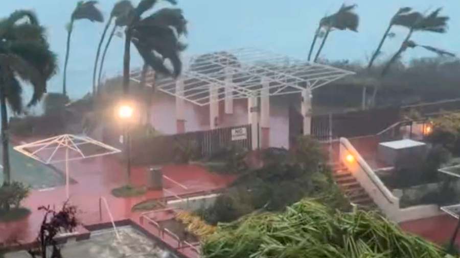 Tifón Mawar en su paso por islas Guam