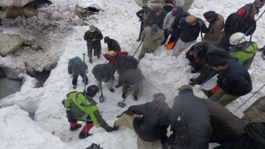 Al menos nueve muertos y 25 heridos en una avalancha en el norte de ...