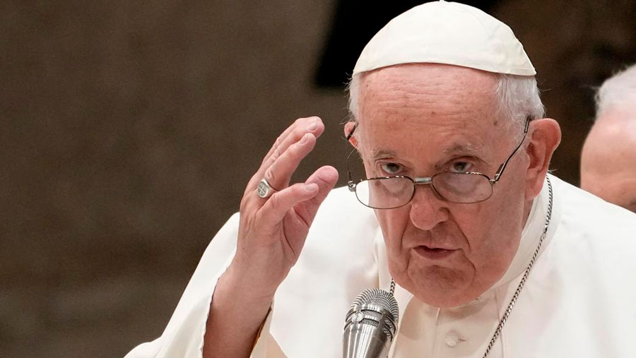 El papa regresó al Vaticano después de haber sido operado