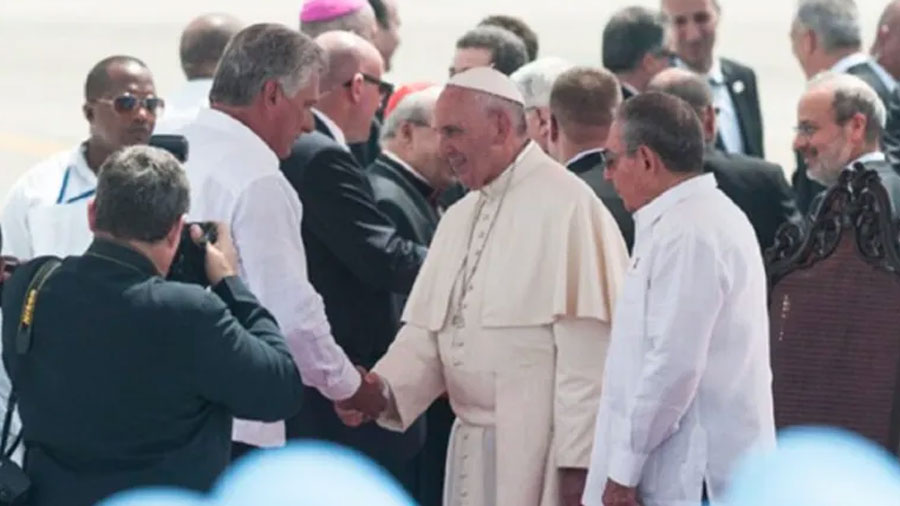 El papa Francisco y el presidente cubano, Miguel Díaz-Canel