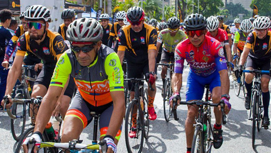 Alcaldesa de Caracas premia a ganadores de la Vuelta Copa Ciclística Aniversario 456 de Caracas