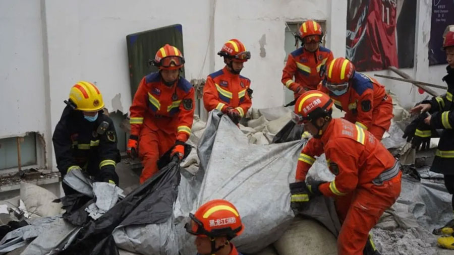 Confirman 11 muertos en derrumbe del techo de gimnasio escolar en noreste de China