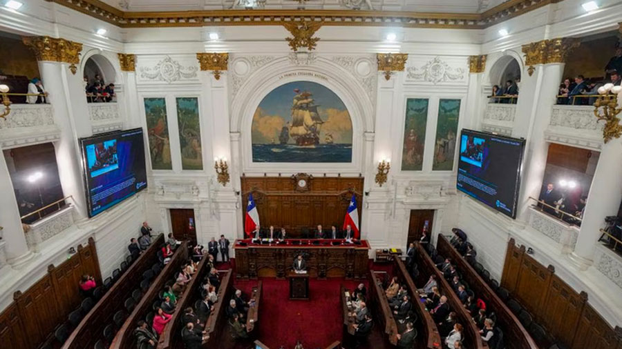 La política chilena intenta contra reloj salvar el proceso constituyente