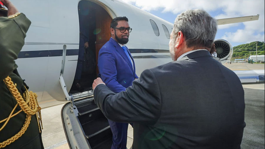 Presidente de Guyana llegó a San Vicente en avión privado de ExxonMobil