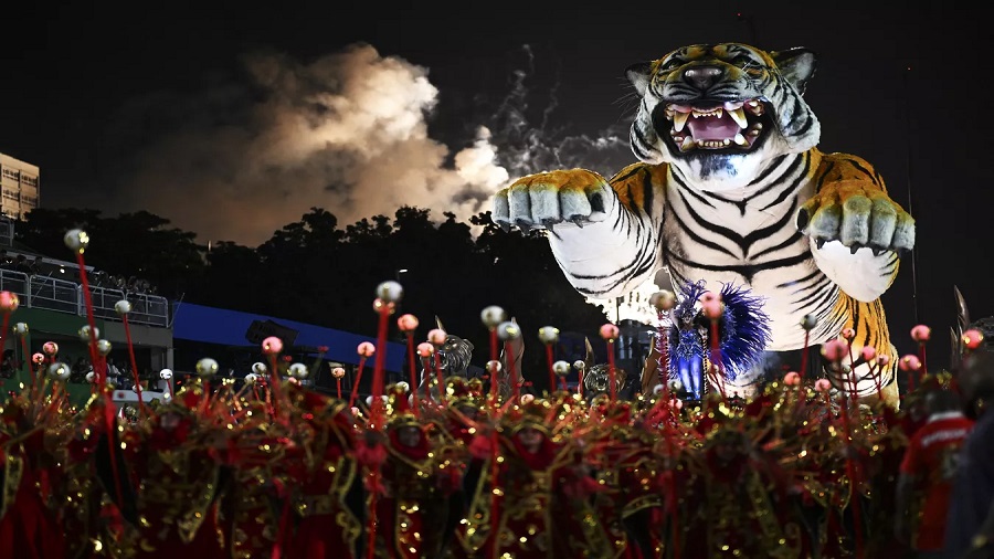Arranca en Brasil el carnaval más colorido y famoso del mundo