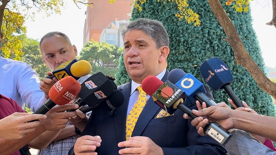 Correa rechaza robo del avión venezolano por parte de Argentina y EEUU