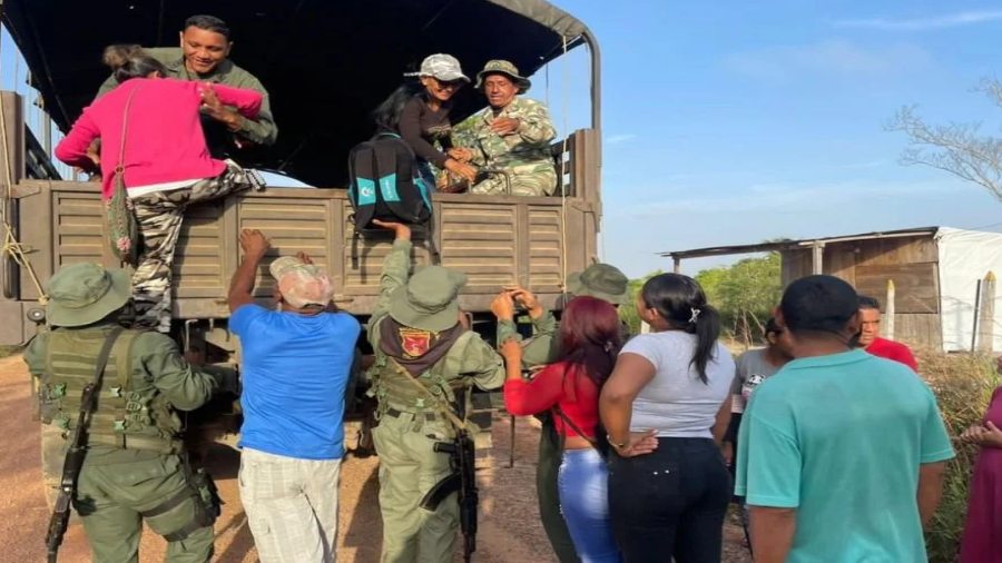 Ministro Padrino López: FANB continúa atendiendo a la población en el Esequibo 