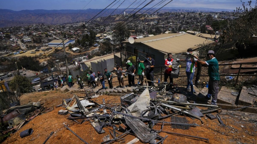  Aumentan a 133 los fallecidos por incendios en Chile