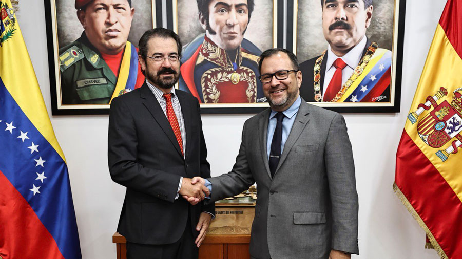 Canciller de la República, Yvan Gil y embajador de España en Venezuela, Ramón Santos