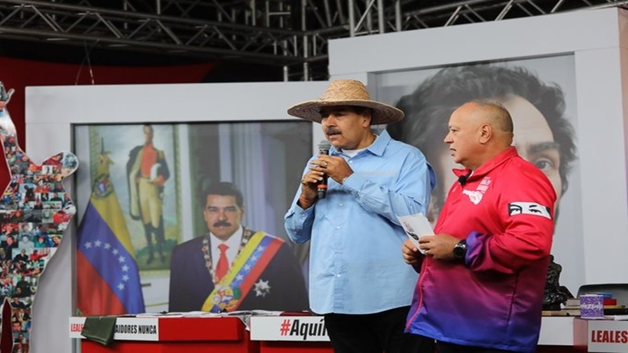 Presidente Maduro de visita en programa aniversario del Mazo Dando (Prensa Presidencial)