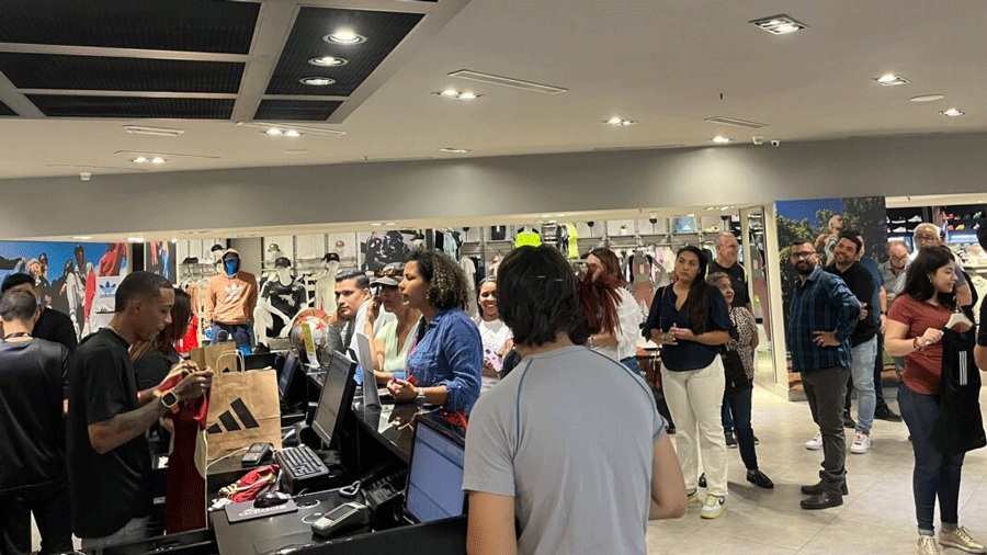 Venta de las camisetas de la Vinotinto