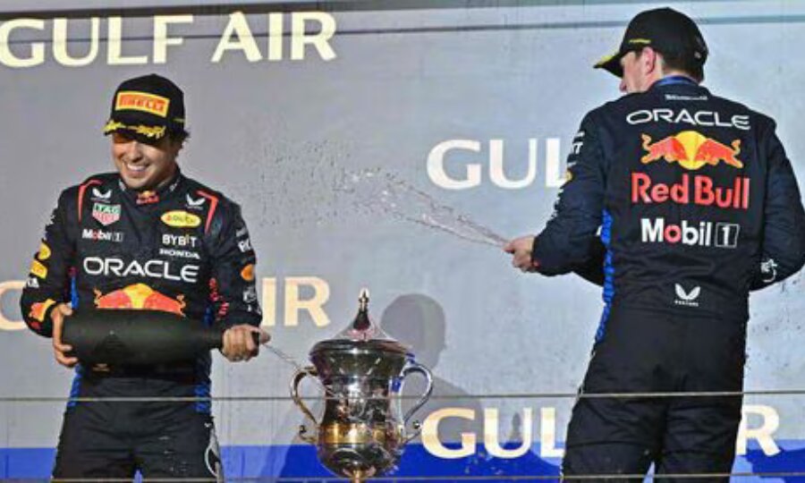 Checo Pérez sube al podio en segundo lugar en el GP de Bahréin; Max Verstappen es el ganador