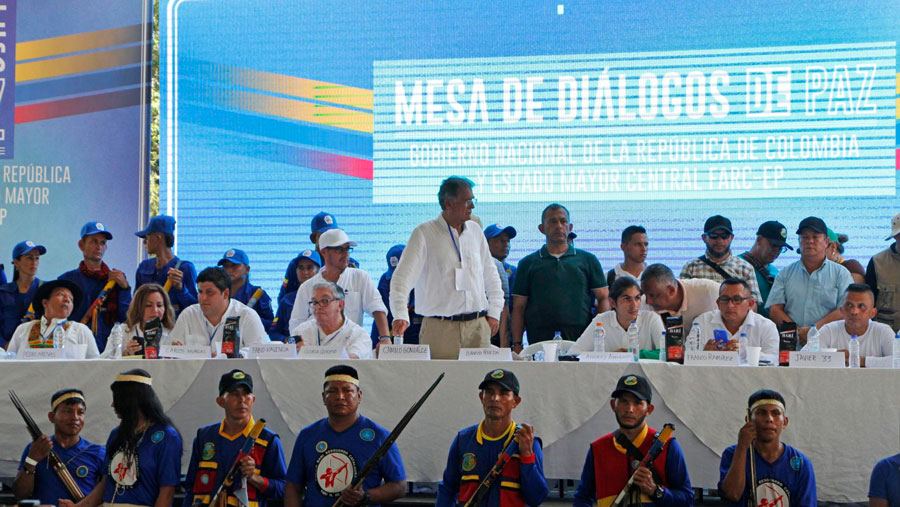 Gobierno colombiano y disidencias de FARC cierran ciclo negociador acordando transformar territorios