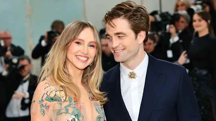 Archivo | Suki Waterhouse y Robert Pattinson en el Met Gala 2023