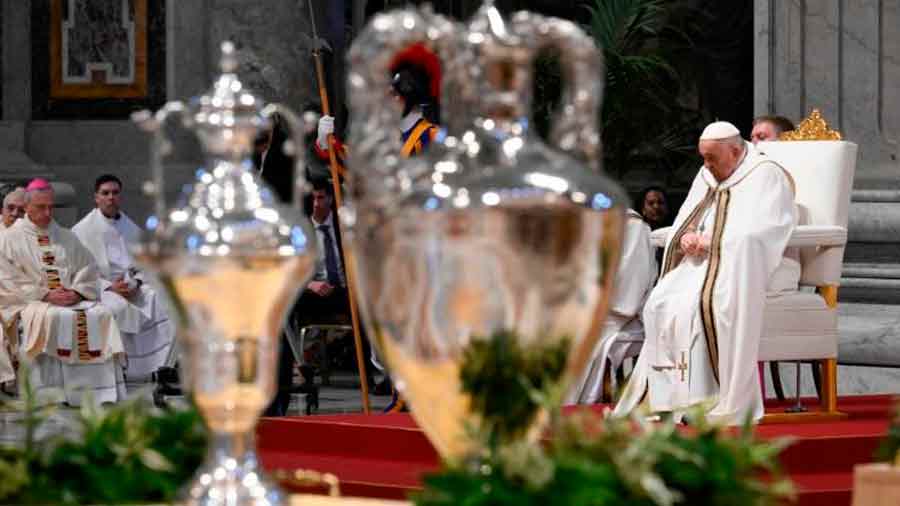El Papa Francisco durante la Misa Crismal en la Basílica de San Pedro 