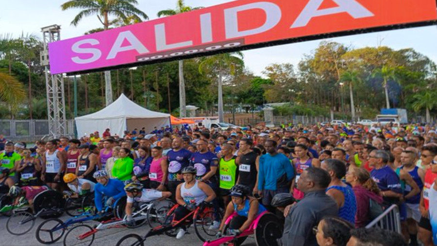 Más de 700 altletas participan en Caracas en la segunda edición de carrera 