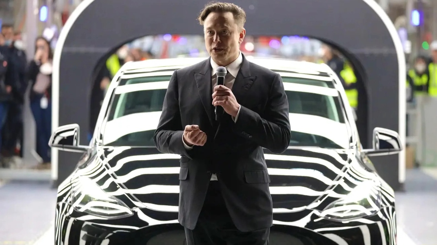 Elon Musk confirma el Tesla robotaxi para agosto