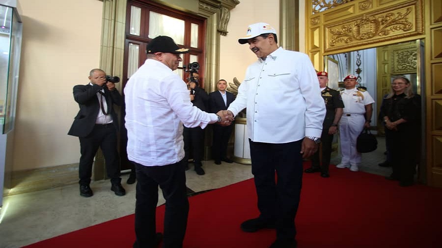Presidente Maduro recibe a Petro en Miraflores 