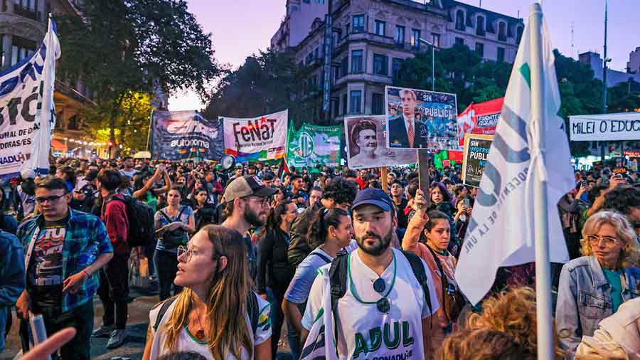 Marcha universitaria contra los recortes presupuestales realizados por el gobierno de Javier Milei