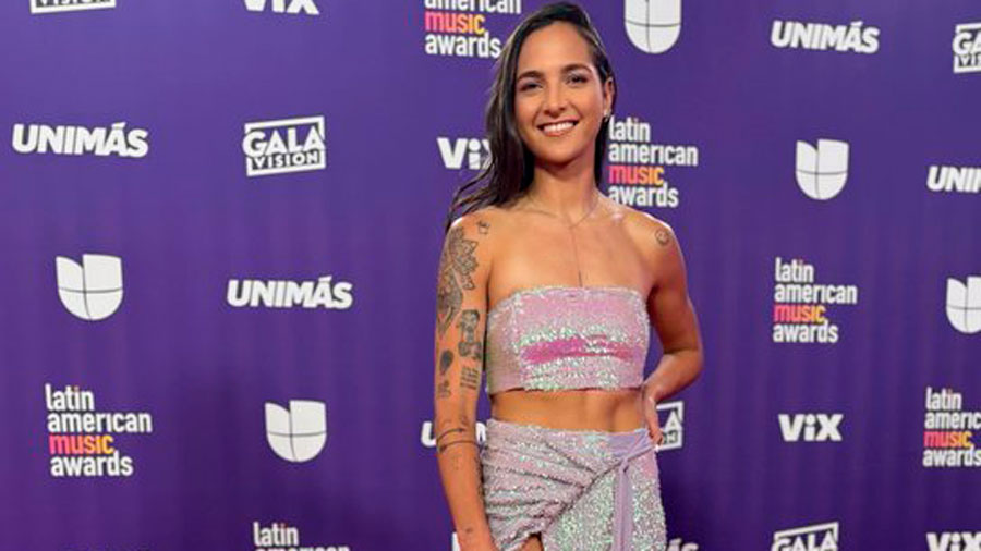 Estilo de Deyna Castellanos robó las miradas en los Latin American Music Awards