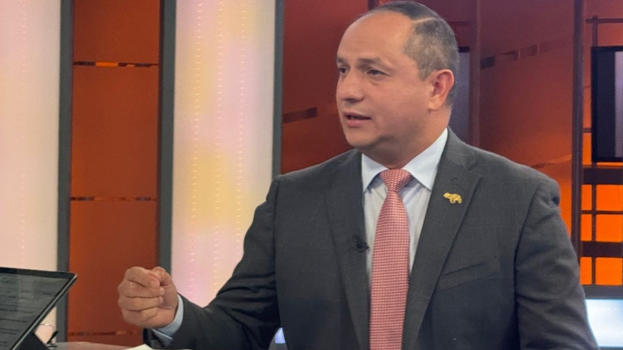 Ministro de Transporte, Ramón Velásquez Araguayán