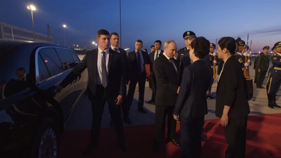Putin llegó a China en su primer viaje al extranjero tras su investidura