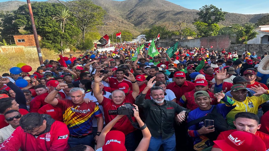Nueva Esparta llena las calles en apoyo al presidente Nicolás Maduro