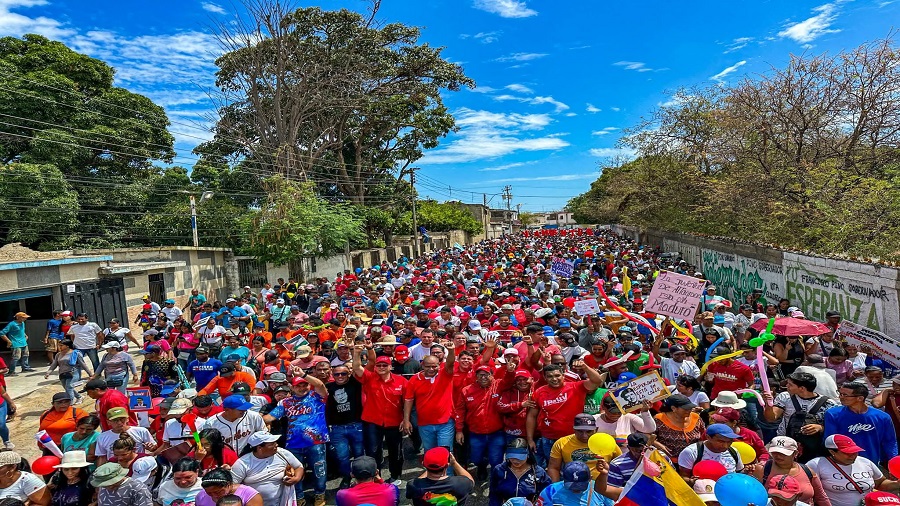 Pueblo de Cumaná salió a las calles en apoyo al presidente Maduro