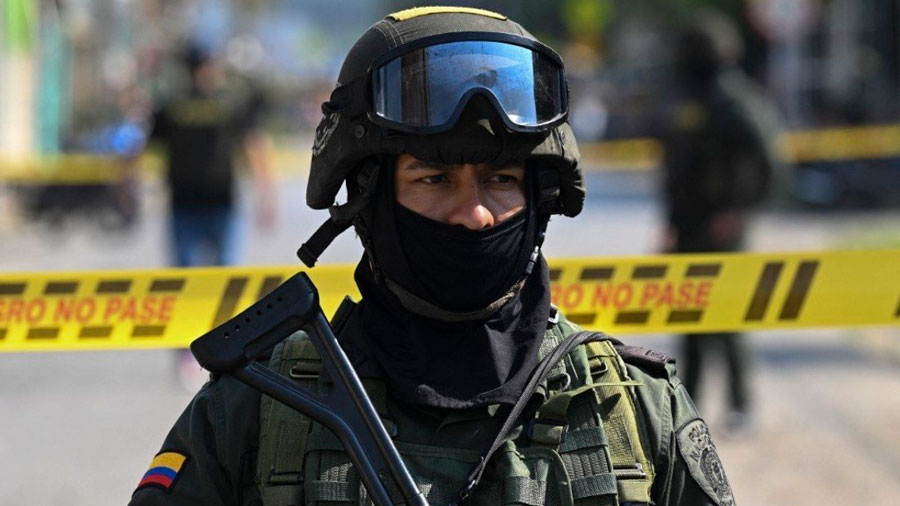 Una menor fallecida y tres heridos de gravedad deja explosión de carro bomba en Colombia 