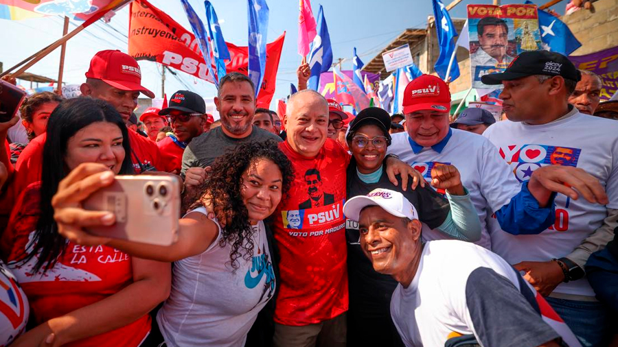 Diosdado Cabello caminó junto con los simpatizantes en Barcelona