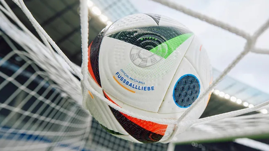 El balón de la Eurocopa de Alemania hará de árbitro